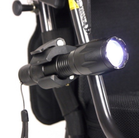 Lampe LED portatif pour fauteuil roulant électrique