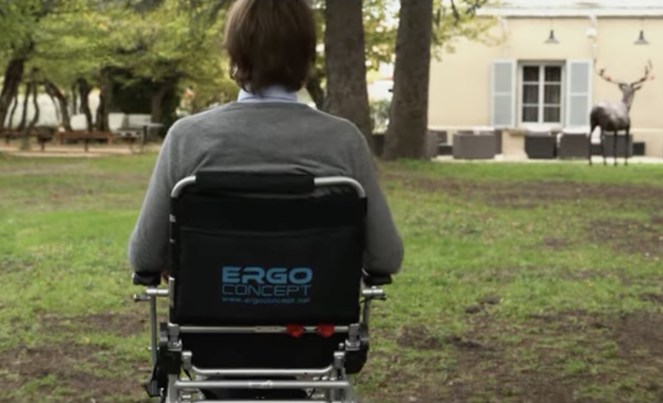 Tournage publicité ErgoConcept - Axel avec le fauteuil E09L
